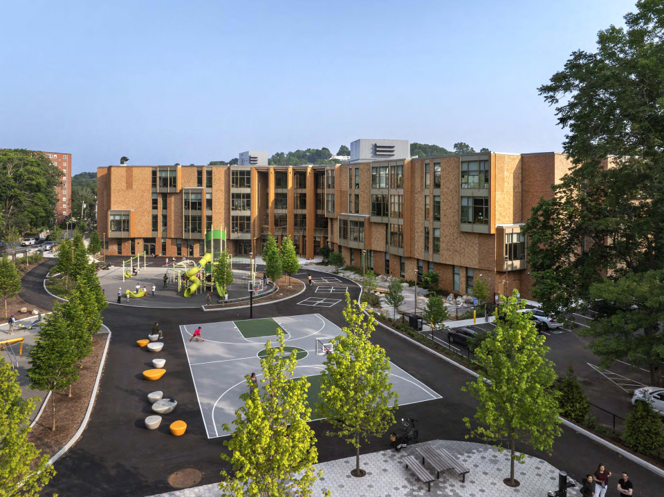 A New Urban Park Framed by the School and Embedded in its Residential Neighborhood