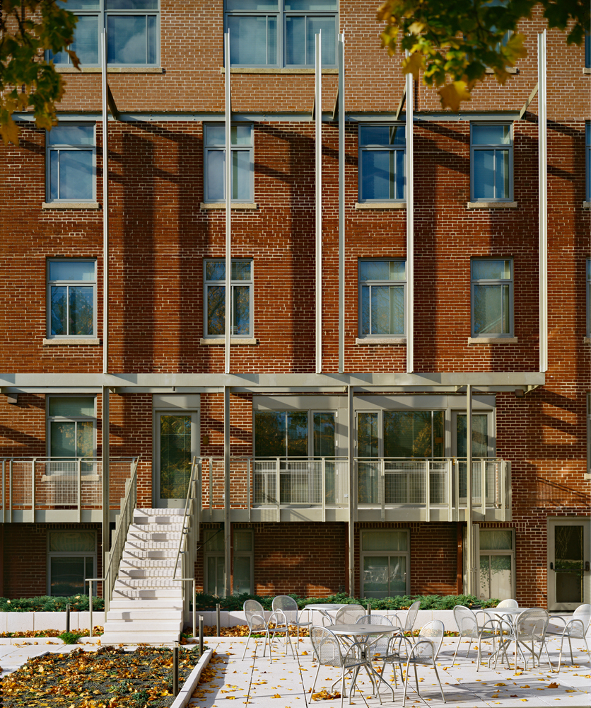Cost-efficient screening uplifts the existing hidden façade